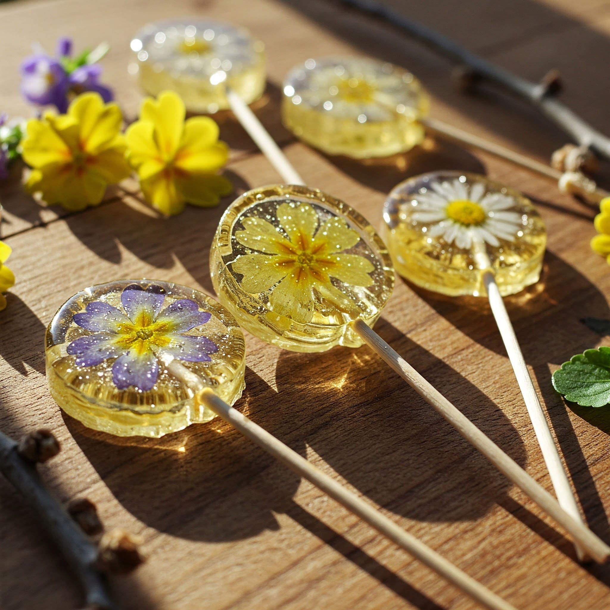 Flower Lollipops – So zauberst du magische Blüten-Lutscher für den Kindergeburtstag!